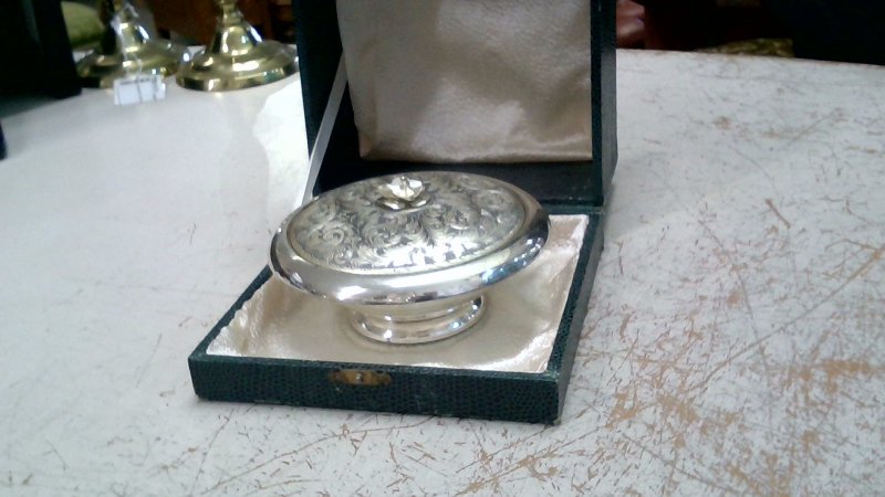 SCATOLA LIBERTY GALBIATI ARGENTERIE MILANO METALLO LAVORATO Con Scatola  Originale  8 BURR