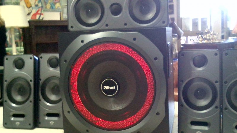 Casse Dolby  Trust Torro 5.1     5 piccole +woofer   Con Telecomando   Cass   4    V