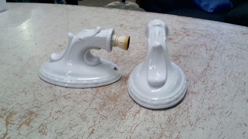 Coppia Applicque In Ceramica  Impianto Da Rivedere    V
