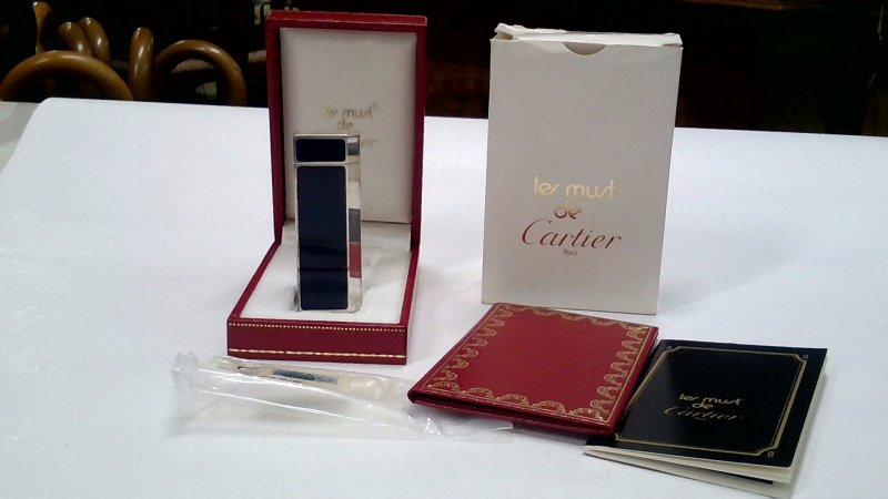 Accendino Le Must De Cartier Argentato E Lacca Cinese Blu Con Scatola E Libretto V