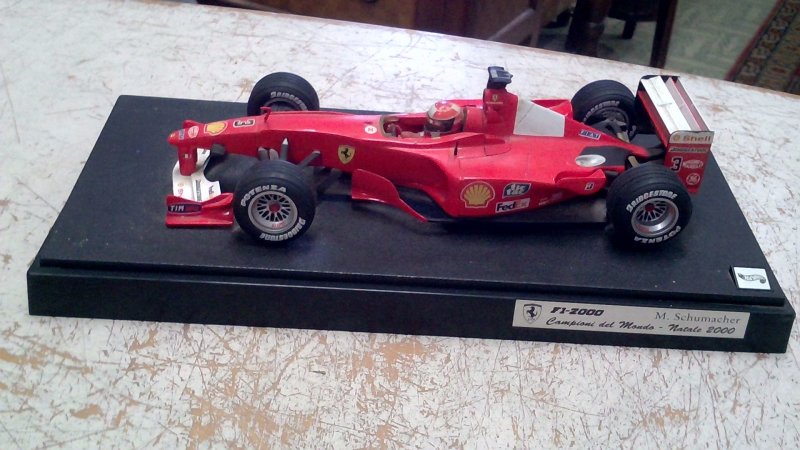 Modellino Hotwheels Ferrari F1-2000 Schumacher  Difetti  V
