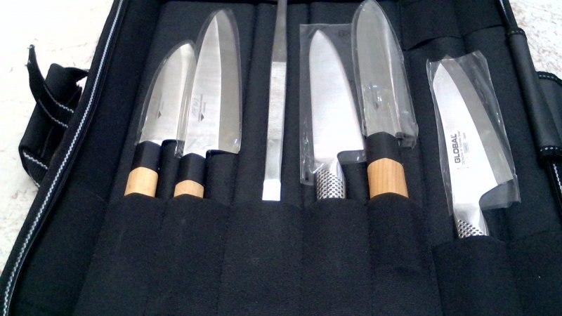 Set Coltelli Professionali  2 Global Yoshikin+3paderno+pinza    V