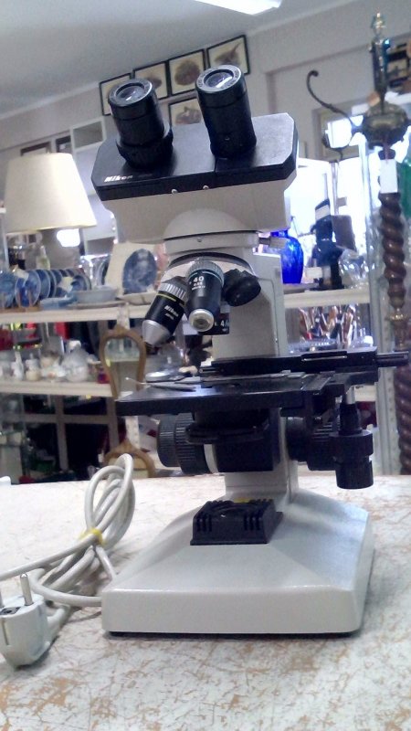Microscopio Nikon SE   Ingrandimenti E 4/0.10--10/0.25--40/0.65    V