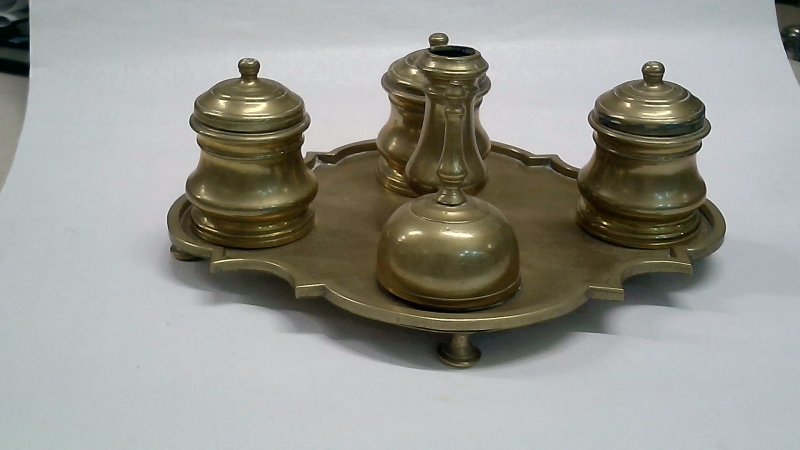 Set Scrivania In Ottone Con 2 Calamai/spargisabbia E Campanella  V