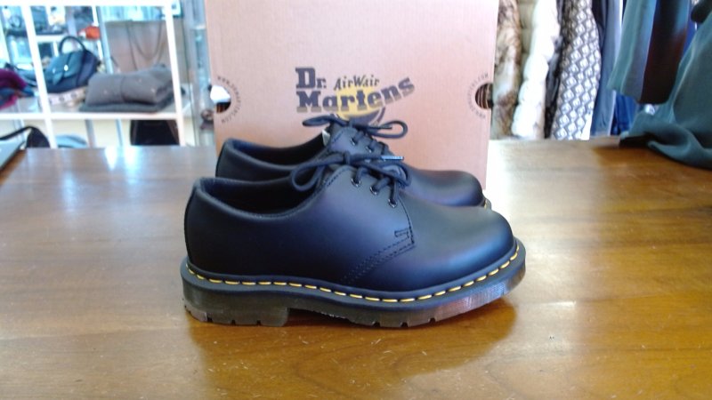 STRINGATA DR MARTENS MOD 1461 N 38 K 