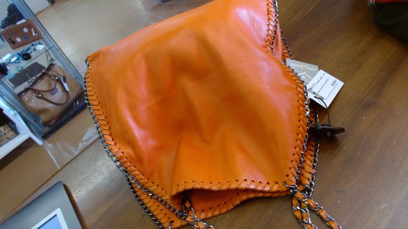 BORSA  ARANCIO PELLE C/CATENE  K 