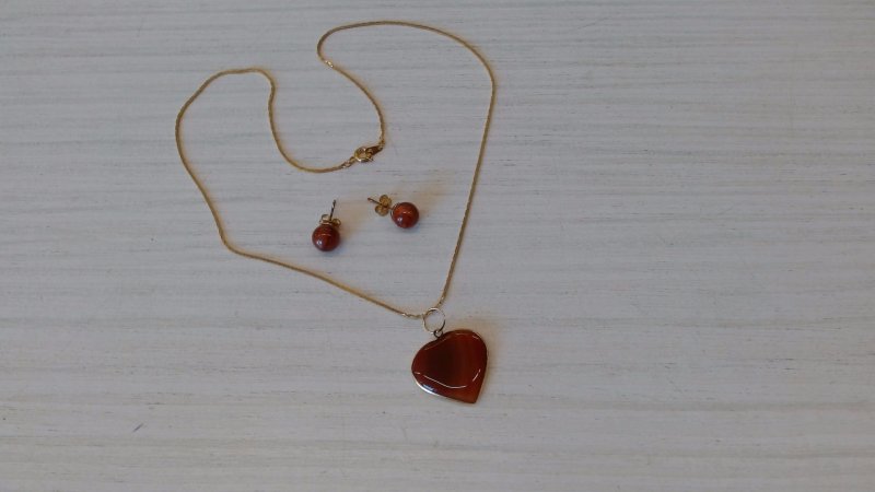 COLLANA CON ORECCHINI K